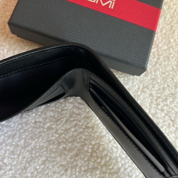 NWT Tumi men’s Carbon Fiber slim billfold wallet - Picture 4 of 6